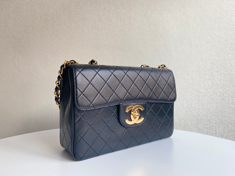 Klassische Jumbo-Handtasche von Chanel