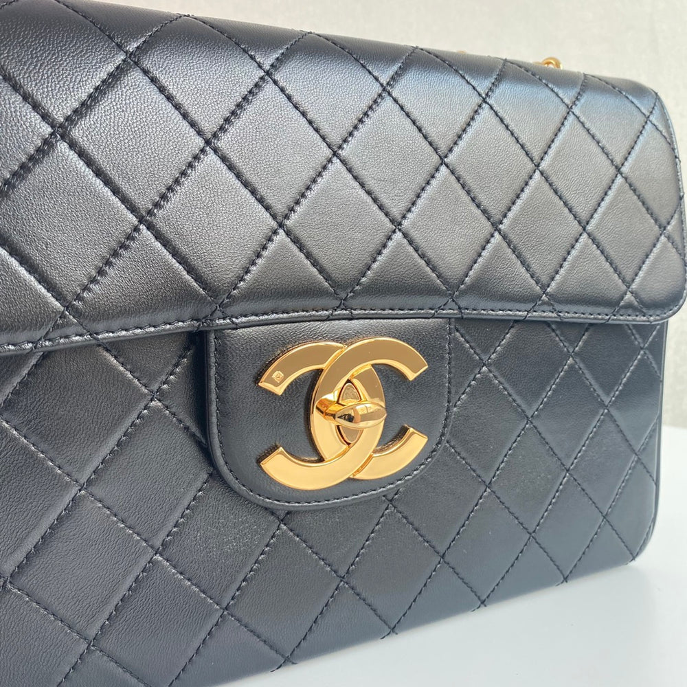 Klassische Jumbo-Handtasche von Chanel